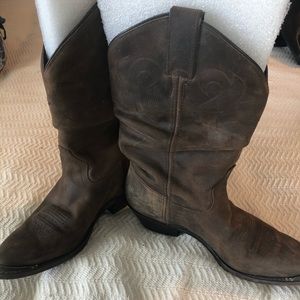Brown boots, slouch style